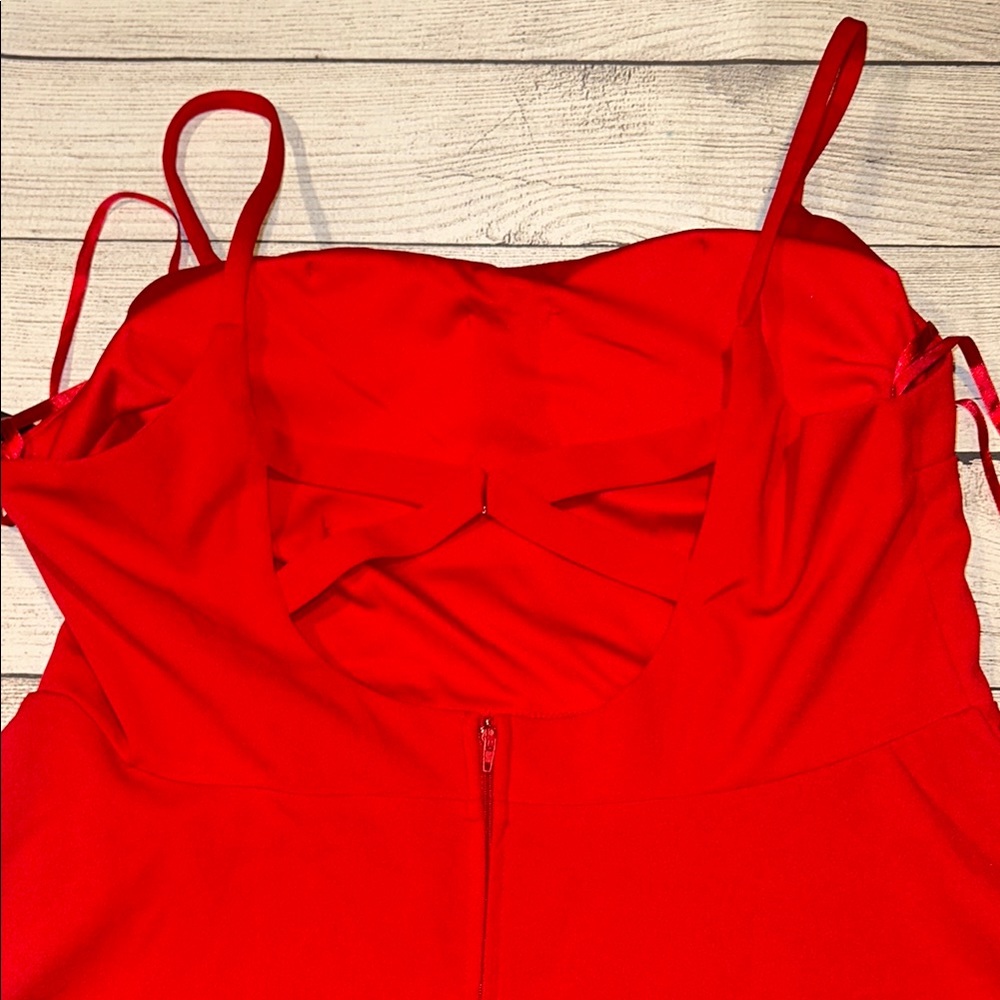 Elegant Red Women's Dress - Picture 2 of 3